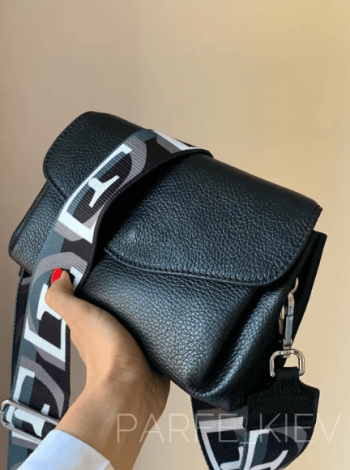 Кожаная сумка крос боди женская чёрная на широком ремне