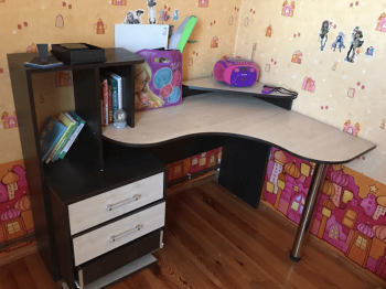 Стол школьный угловой