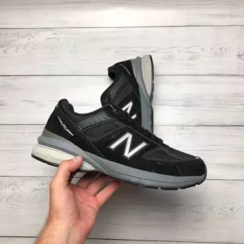 Чоловічі кросівки New Balance 990 v5