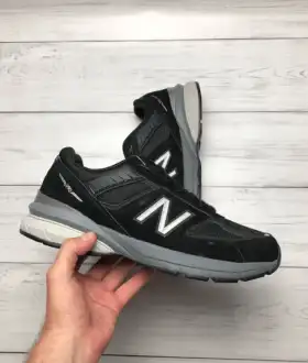 Чоловічі кросівки New Balance 990 v5