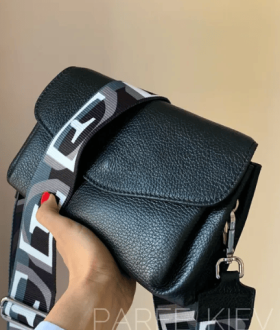 Кожаная сумка крос боди женская чёрная на широком ремне