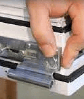 Ремонт пластикових вікон і дверей. Регулювання, заміна ущільнювачів.