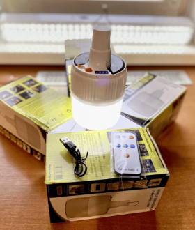 Лампа на солнечной батарее, светодиодная на аккумуляторах. Светильник.