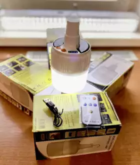 Лампа на солнечной батарее, светодиодная на аккумуляторах. Светильник.