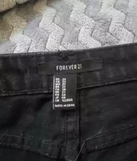 Чёрные джинсы рванки