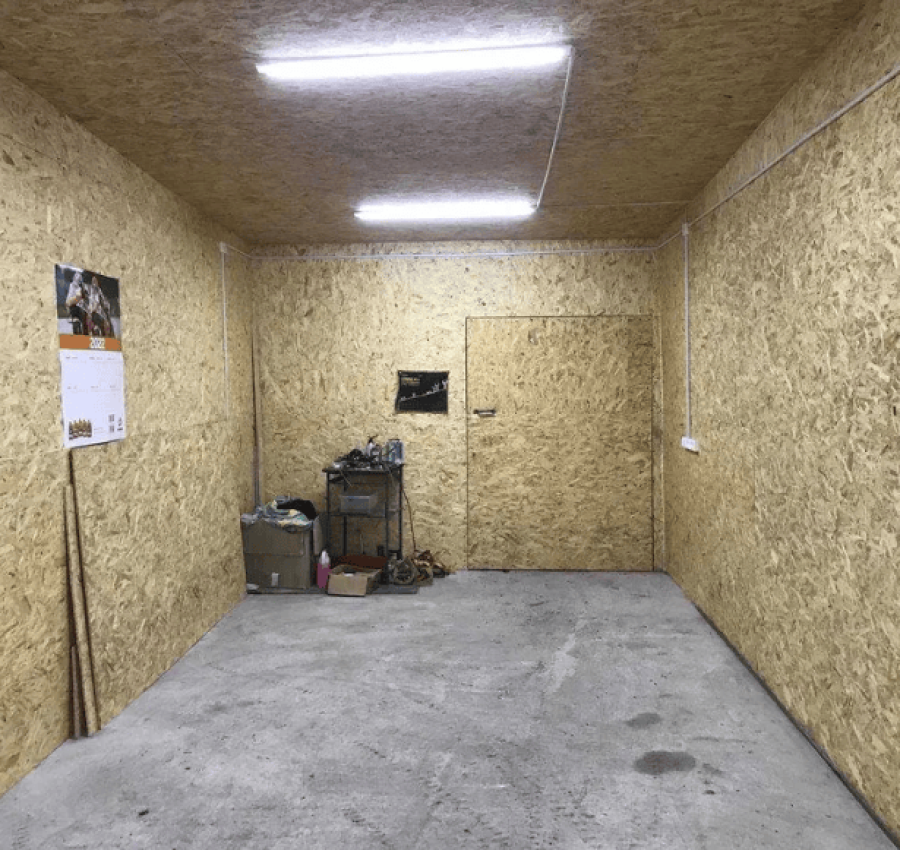 Продам гараж 3,310м на Оболоні, утеплений, скважина, зона для барбекю