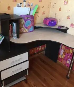 Стол школьный угловой