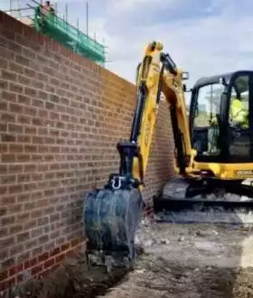 Оренда міні екскаватора. Копання траншей. Дренаж. Каналізація.