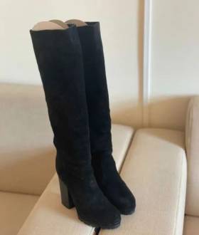 Замшевые сапоги Schutz