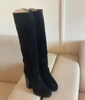 Замшевые сапоги Schutz