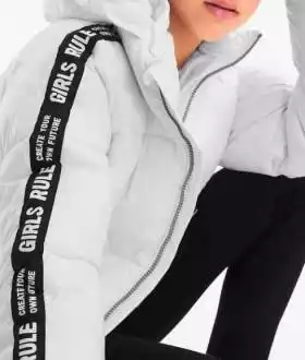 C&A фірмова объемная куртка белая р.s