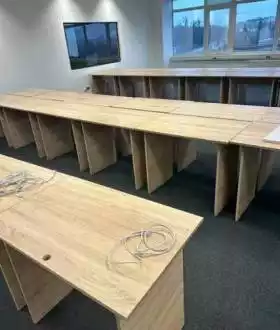 Крісла стільці столи офісні