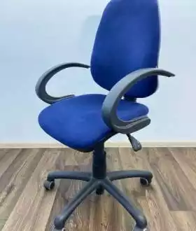 РОЗПРОДАЖ дивани моноблок монітори крісла керівника столи стільці