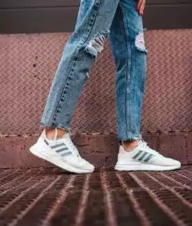Мужские кроссовки Adidas ZX 500 белые весна-лето. Живое фото