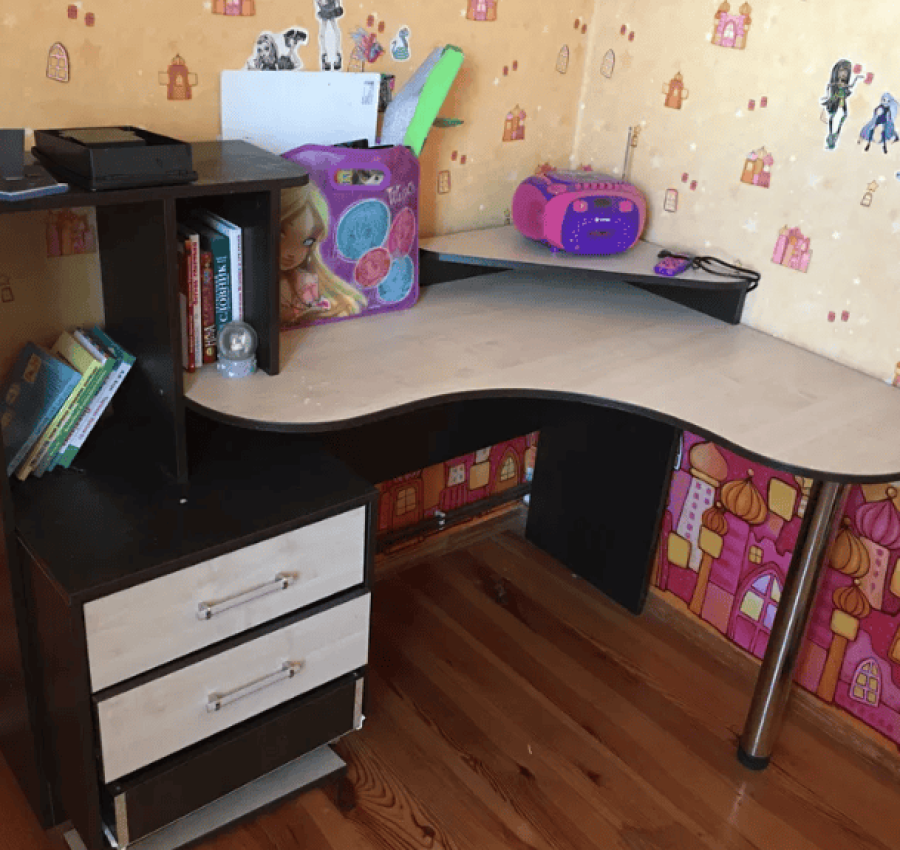 Стол школьный угловой