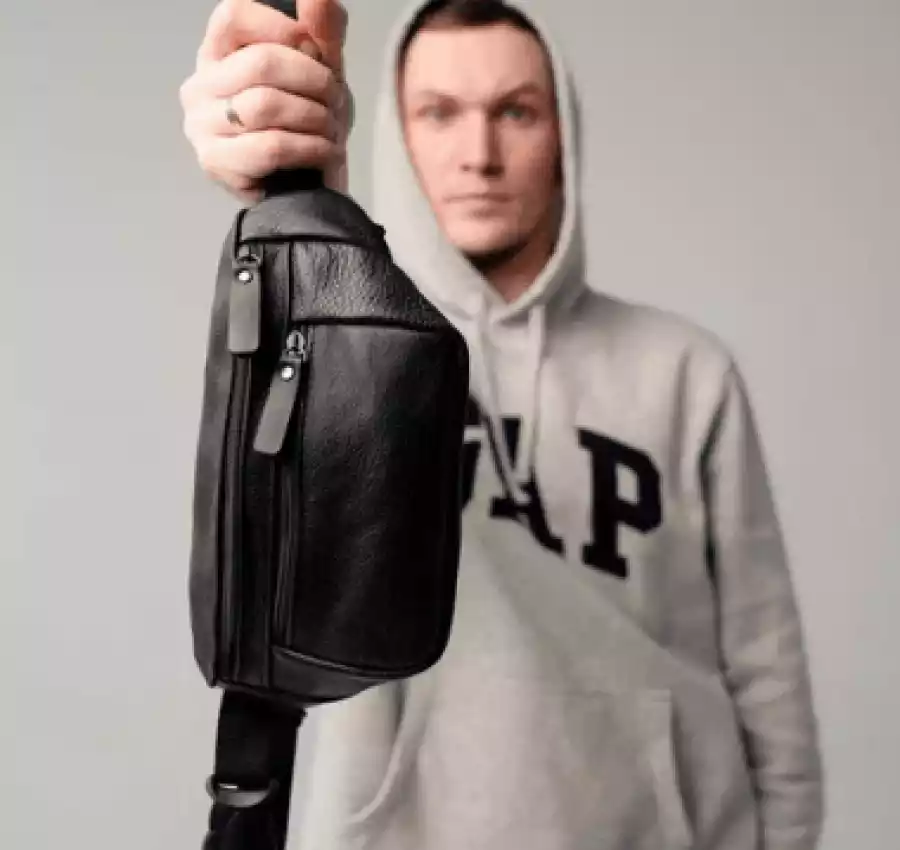 Мужская кожаная бананка поясная  на пояс  через плечо 007