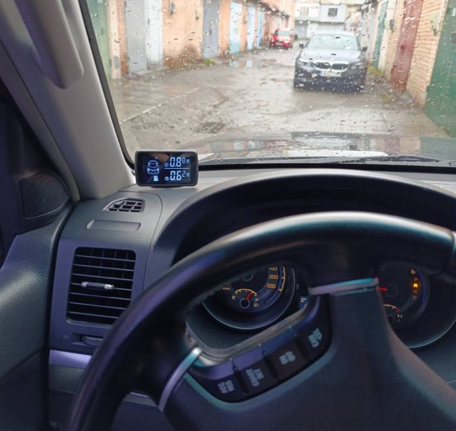 Установка парктроников на Позняках. Левый берег Киев (1)