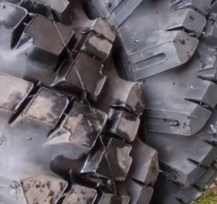 Нова шина для авто ЗІЛ-131 12.00.20 камера та фліпер 2