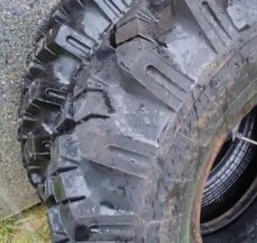 Нова шина для авто ЗІЛ-131 12.00.20 камера та фліпер 4