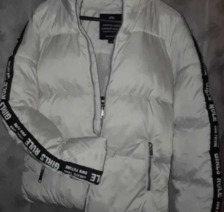 CA фірмова объемная куртка белая р s