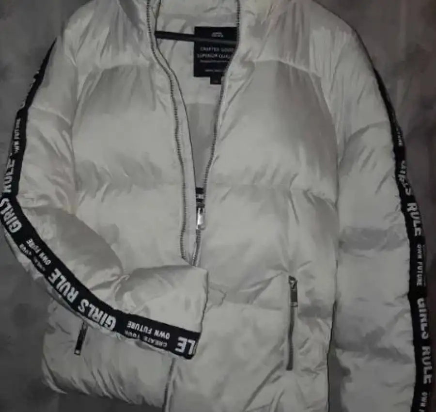 CA фірмова объемная куртка белая р s