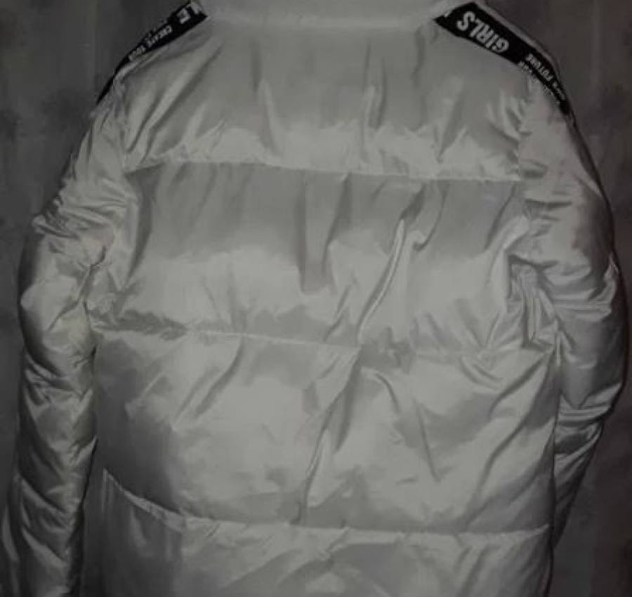 CA фірмова объемная куртка белая р s 4