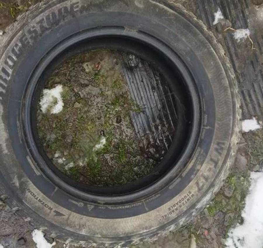 Резина, шини на доїзд 2