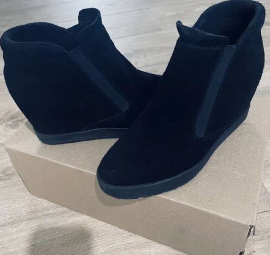 Продаю Нові полуботіночки «снікерси»