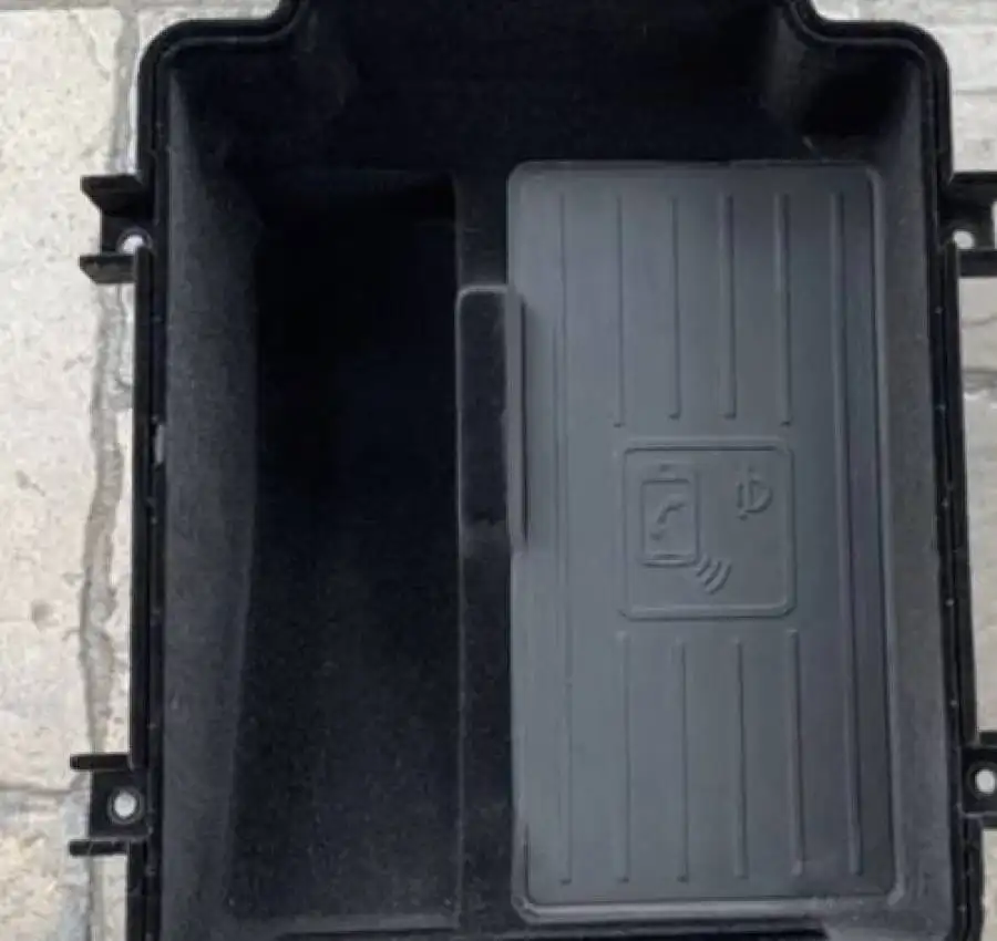 Без дротова зарядка Ауді кю5.7.8 3