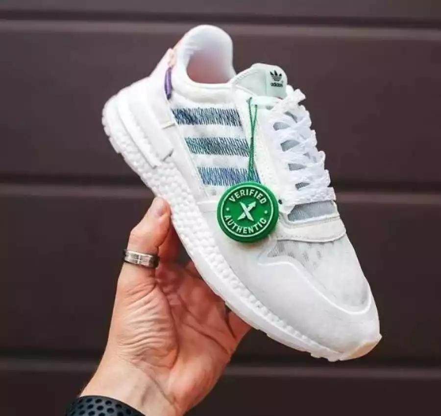 Женские  кроссовки Adidas ZX 500 белые весна-лето. Живое фото