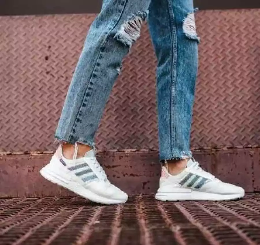 Женские  кроссовки Adidas ZX 500 белые весна-лето. Живое фото 3