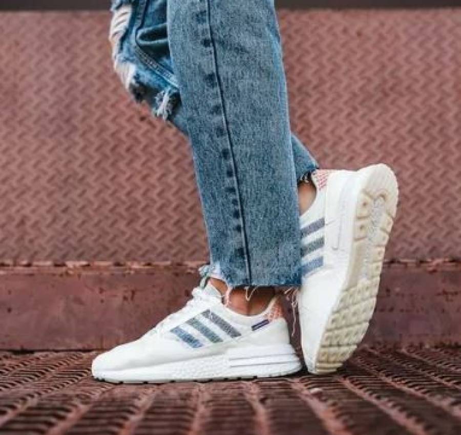 Женские кроссовки Adidas ZX 500 белые весна-лето. Живое фото 2