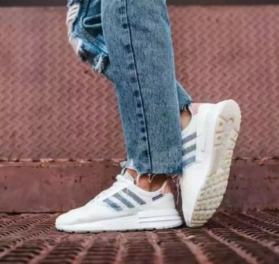 Женские кроссовки Adidas ZX 500 белые весна-лето. Живое фото 2