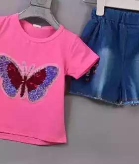 Костюм шотри та футболка для дівчинки на вік з 3 до 8 років.