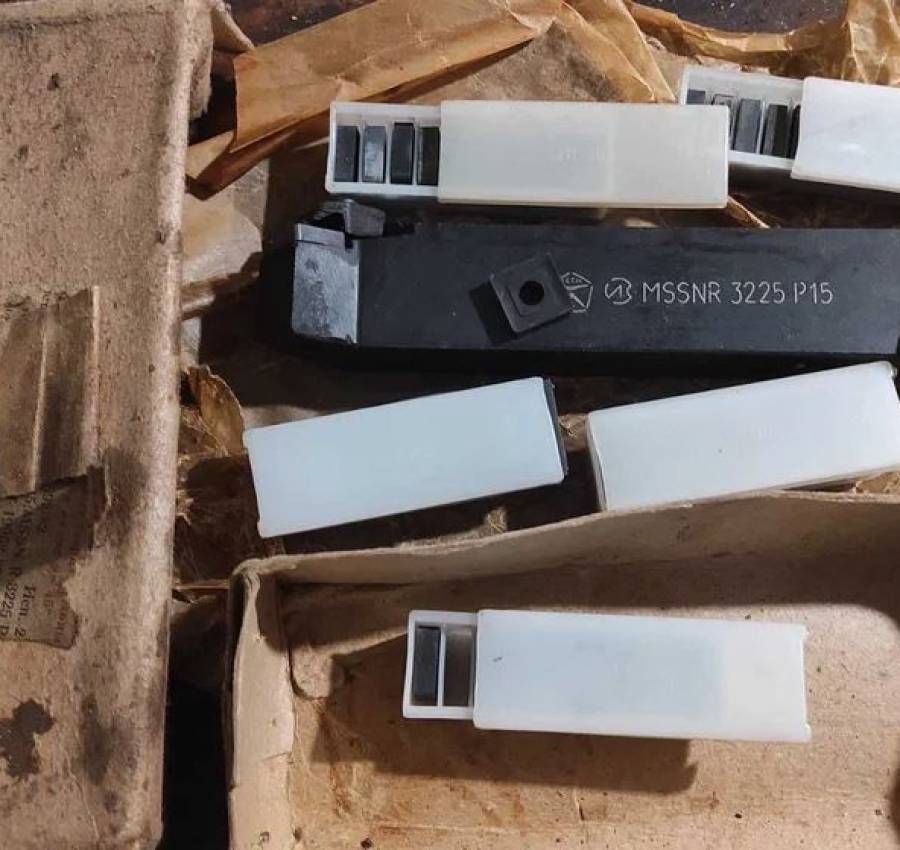 Токарний різець MSSNR 3225 P15 плюс 50 твердосплавних пластин