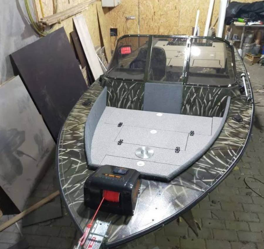 Ремонт тюнинг лодок установка стекол 2