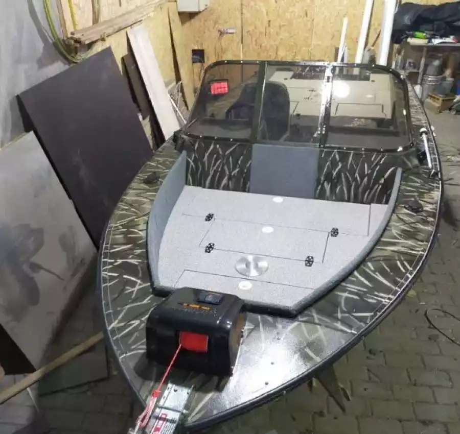 Ремонт тюнинг лодок установка стекол 2