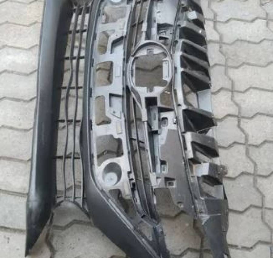 53101-47040 Toyota prius рëшетка радиатора