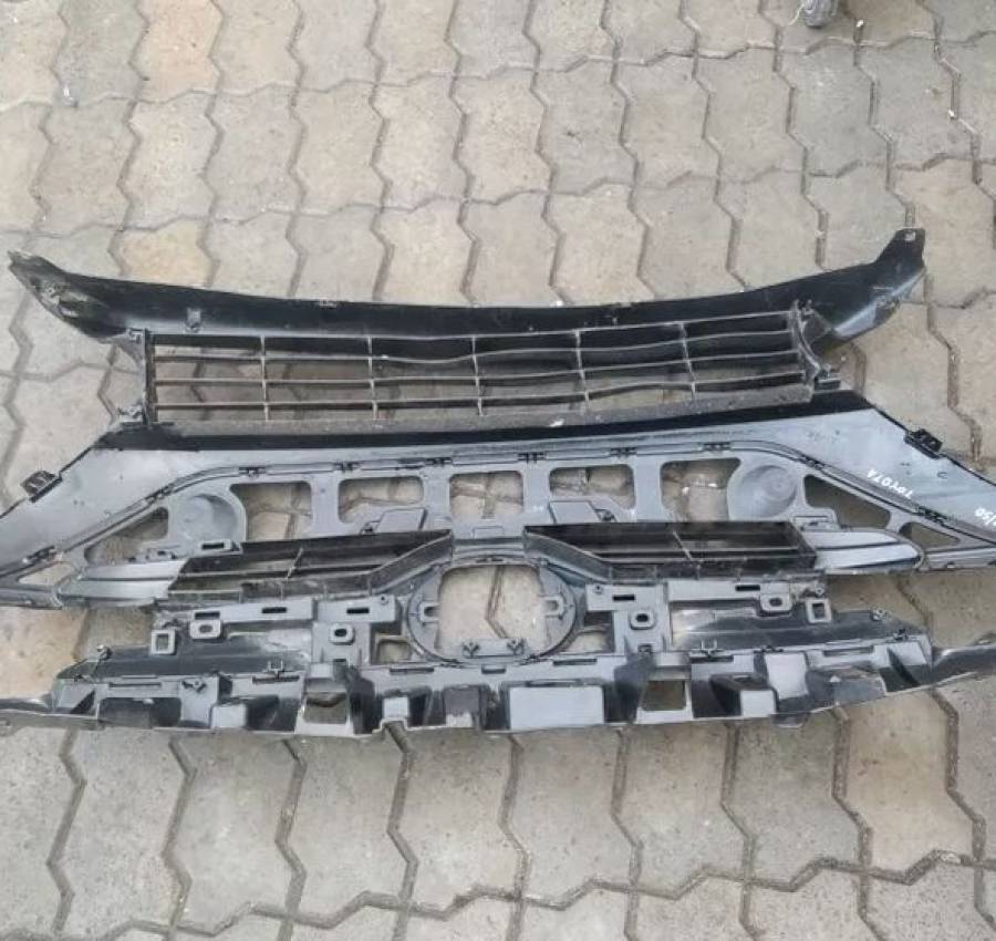 53101-47040 Toyota prius рëшетка радиатора 6