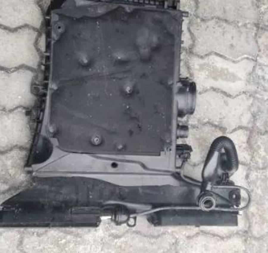 AUDI Q7 (4M) Корпус воздушного фильтра 4M0133 2