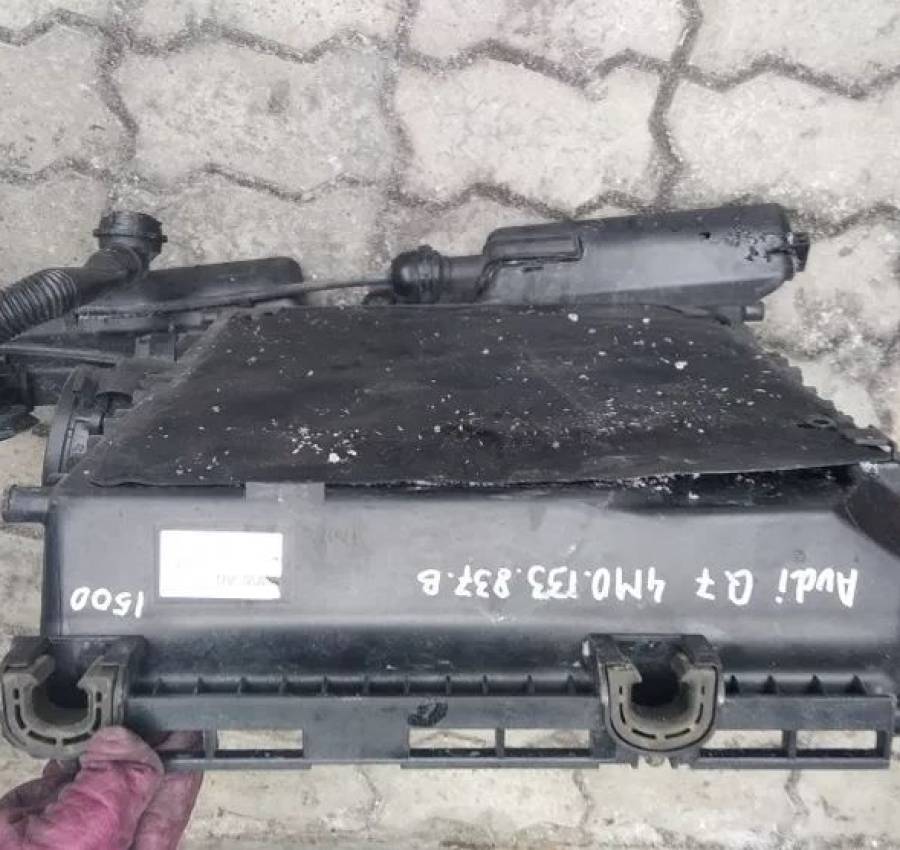 AUDI Q7 (4M) Корпус воздушного фильтра 4M0133 4