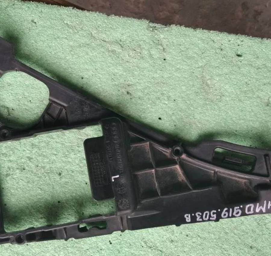 AUDI Q7 (4M) Корпус воздушного фильтра 4M0133 7