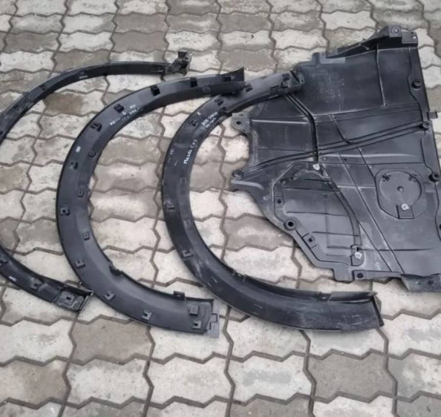 Мазда НАКЛАДКА Крыла 2