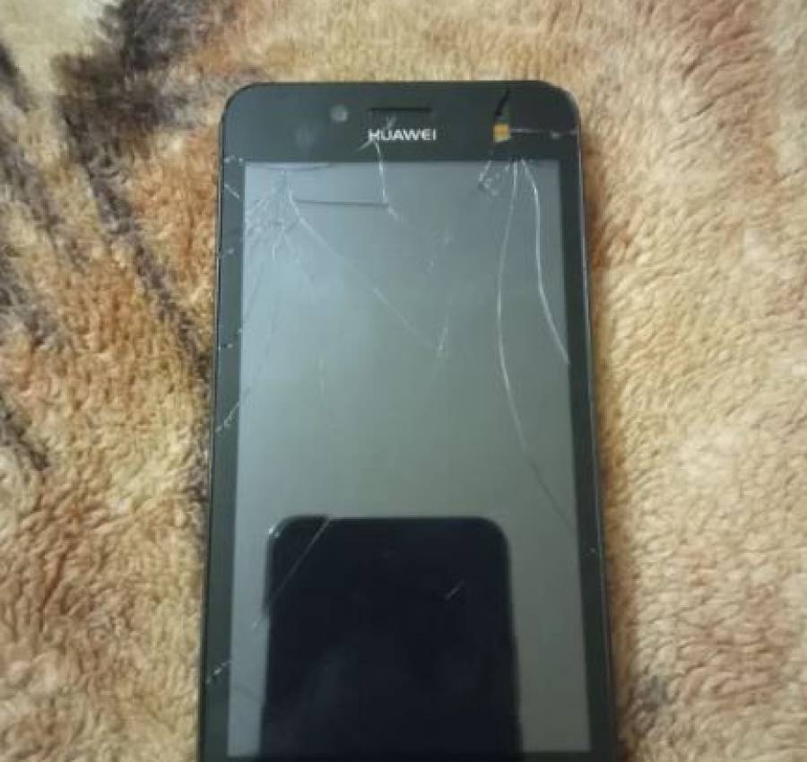 Продам телефон хуавей 4
