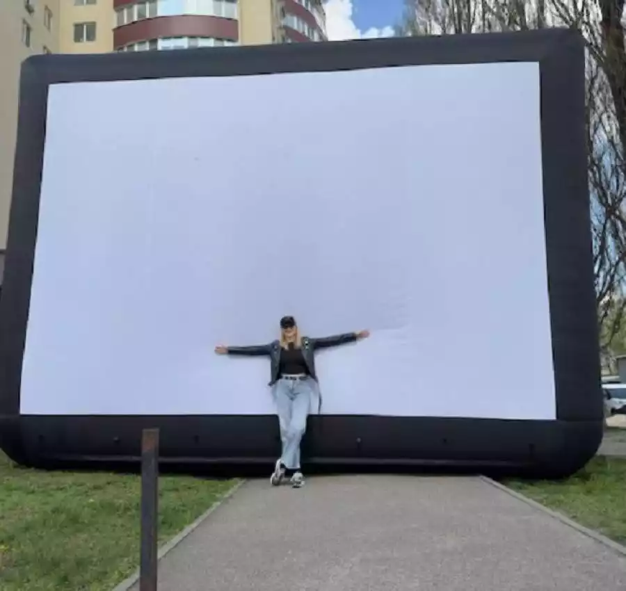 Ekran_naduvnoj_dlya_ulichnogo_kinoteatra_1