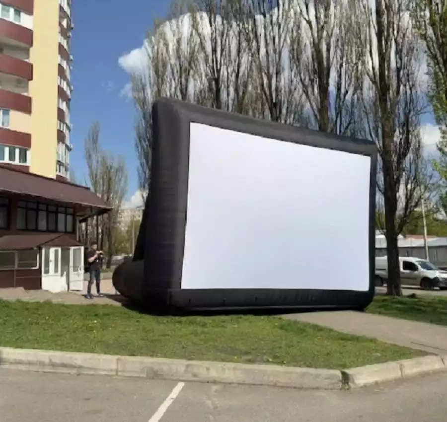 Ekran_naduvnoj_dlya_ulichnogo_kinoteatra_2