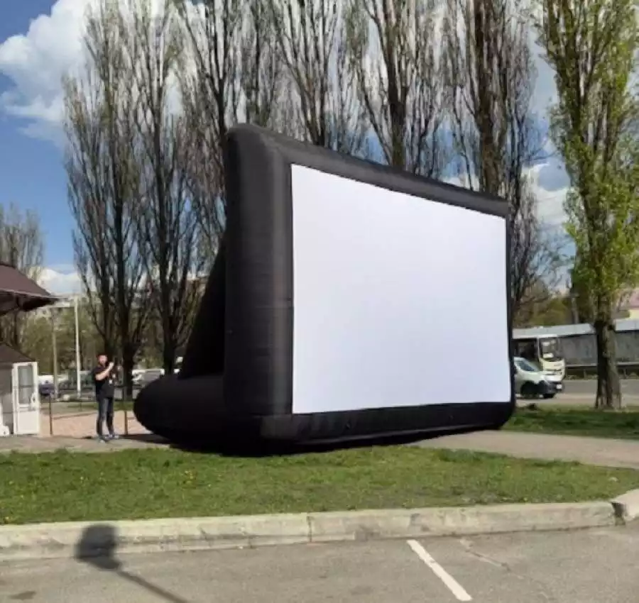 Ekran_naduvnoj_dlya_ulichnogo_kinoteatra_5